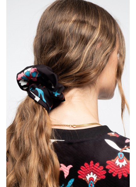PEACE AND CHAOS ROMANCER SCRUNCHIES BLACK BASE